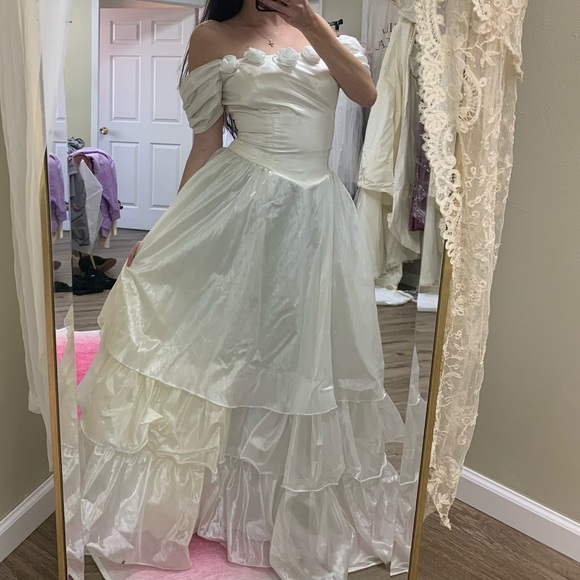 VINTAGE ROSETTE WEDDING DRESS - Picture 4 of 9